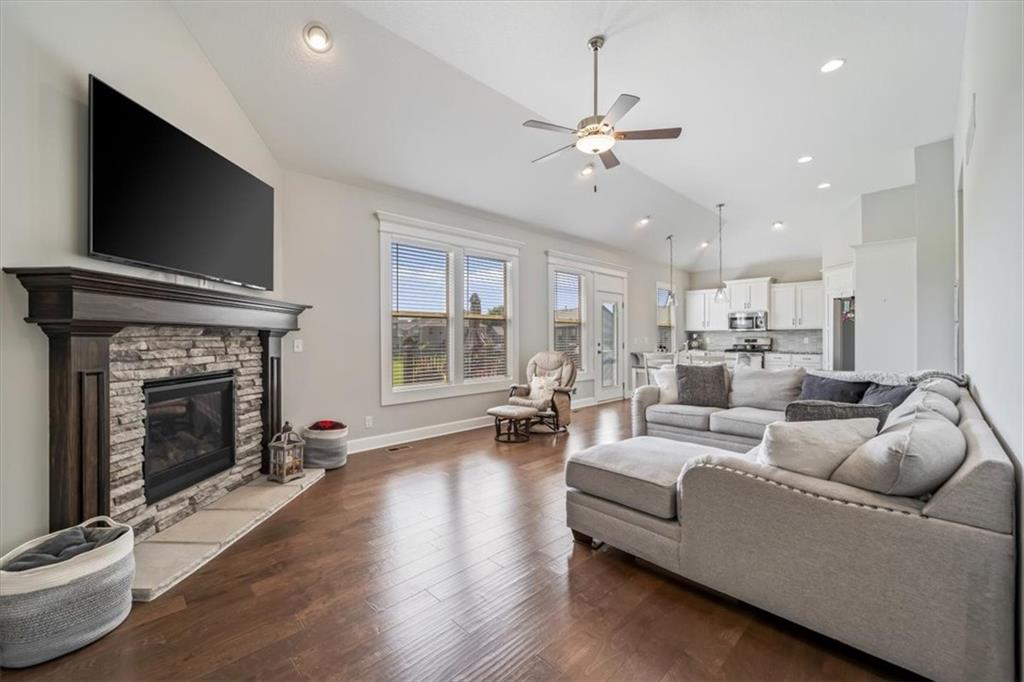 3rd image of 1327 N 161St Ter, Basehor, KS 66007 | MLS# 2634416