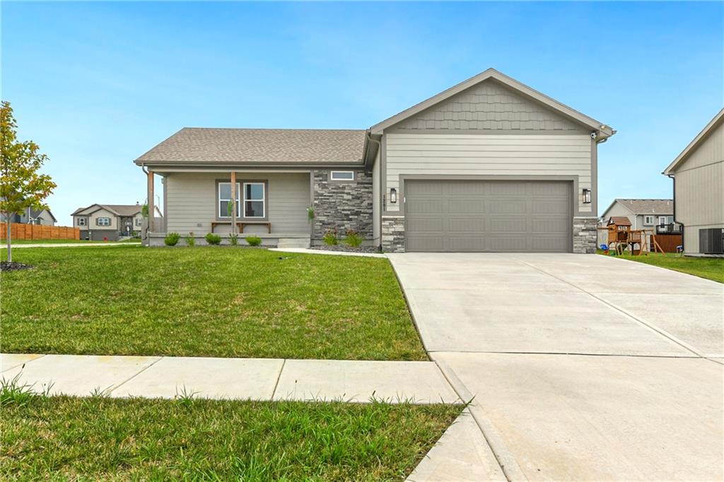 2nd image of 1201 Nw 4th St, Oak Grove, MO 64075 | MLS# 2634421