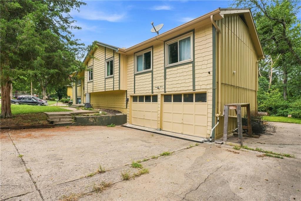 3rd image of 6212 E Red Bridge Rd, Kansas City, MO 64134 | MLS# 2634429