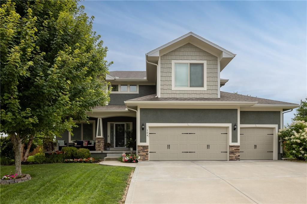 2nd image of 104 Sw Greenbriar Dr, Lees Summit, MO 64064 | MLS# 2634430