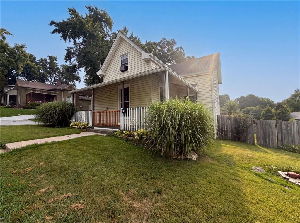 18th image of 423 N Missouri St, Liberty, MO 64068 | MLS# 2634469