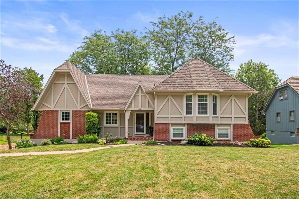 1st image of 4524 Nw Bramble Ter, Lees Summit, MO 64064 | MLS# 2634494
