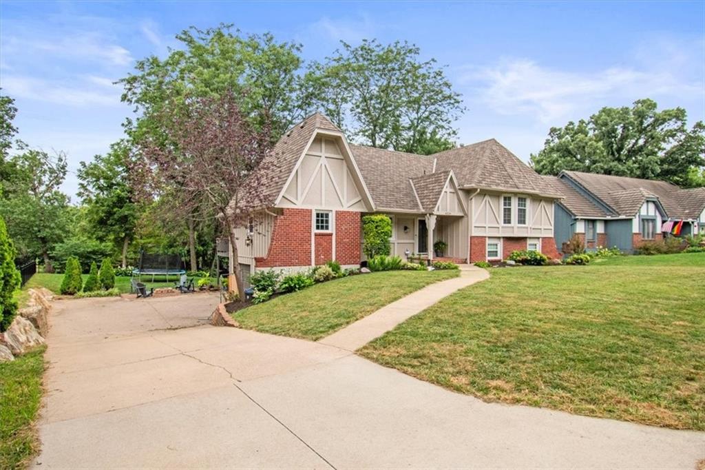 2nd image of 4524 Nw Bramble Ter, Lees Summit, MO 64064 | MLS# 2634494