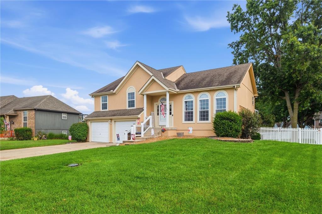2nd image of 903 Silver Lake Cir, Raymore, MO 64083 | MLS# 2634531