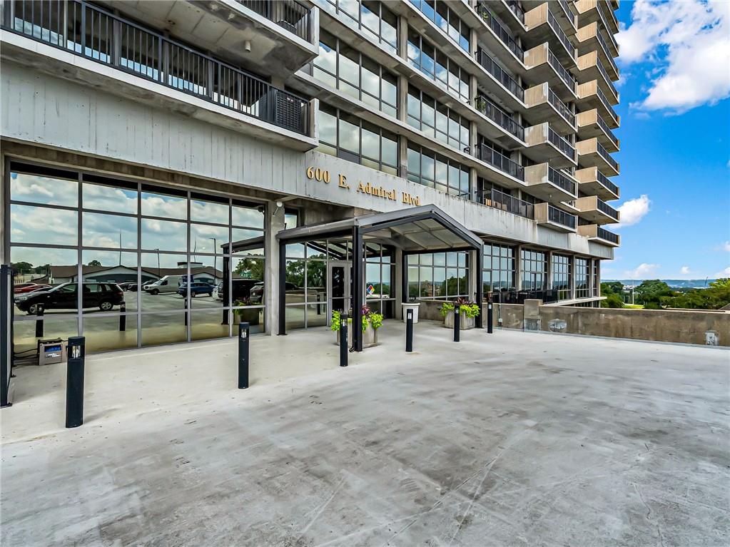 2nd image of 600 E Admiral #602nd Blvd, Kansas City, MO 64106