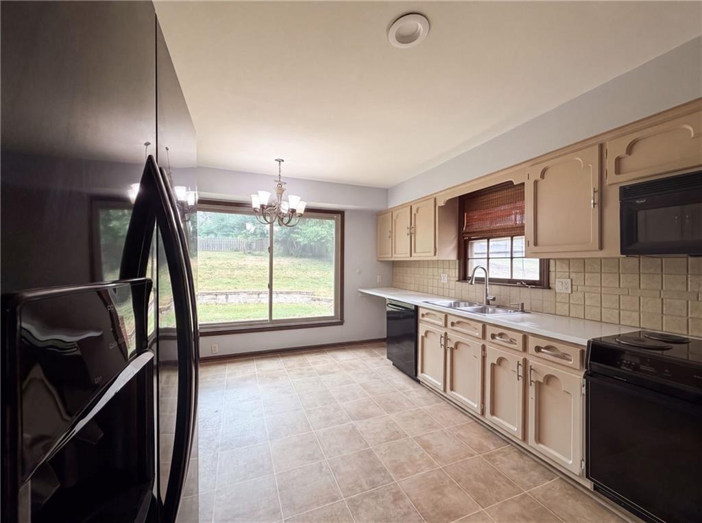 2nd image of 6916 N Overland Dr, Kansas City, MO 64151 | MLS# 2634544