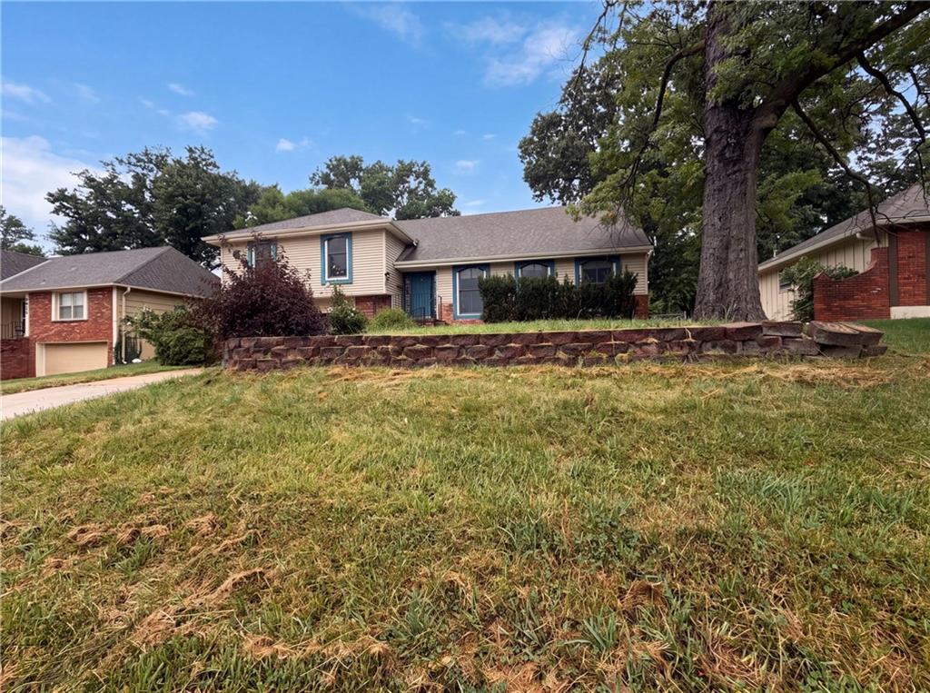 1st image of 6916 N Overland Dr, Kansas City, MO 64151 | MLS# 2634544