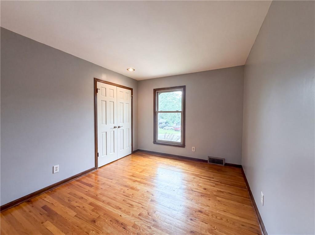4th image of 6916 N Overland Dr, Kansas City, MO 64151 | MLS# 2634544