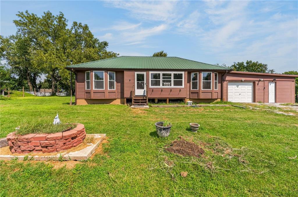 Photo 1 of Single family home for sale at 305 E Elm St, Polo, MO 64671 | MLS# 2634559 | Listing updated on 2026-09-05