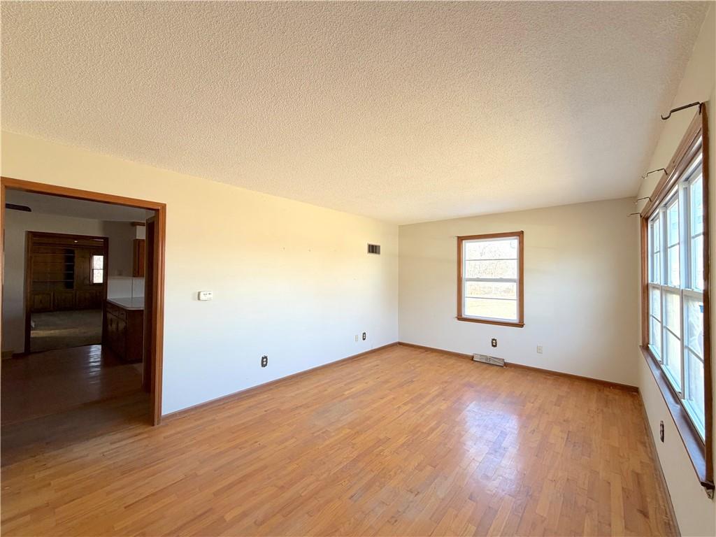 2nd image of 1412 Ridgeway Dr, Richmond, MO 64085 | MLS# 2634576