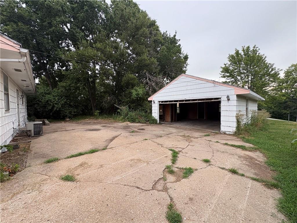3rd image of 5049 N Brighton Ave, Kansas City, MO 64119 | MLS# 2634587