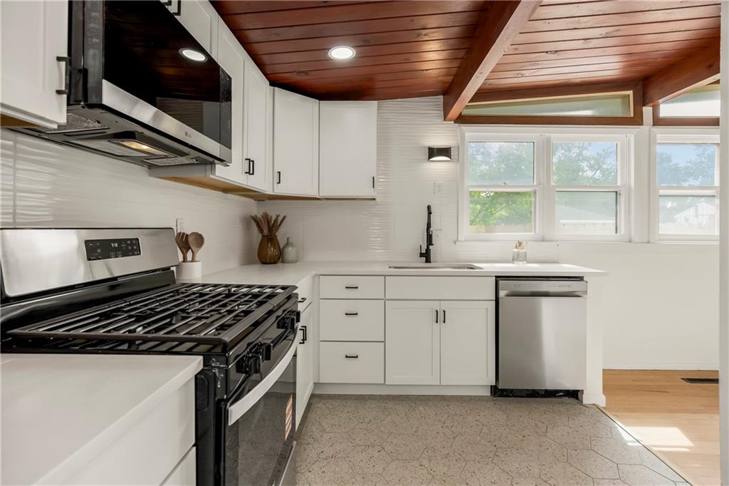 2nd image of 11120 E 35th Ter, Independence, MO 64052 | MLS# 2634593