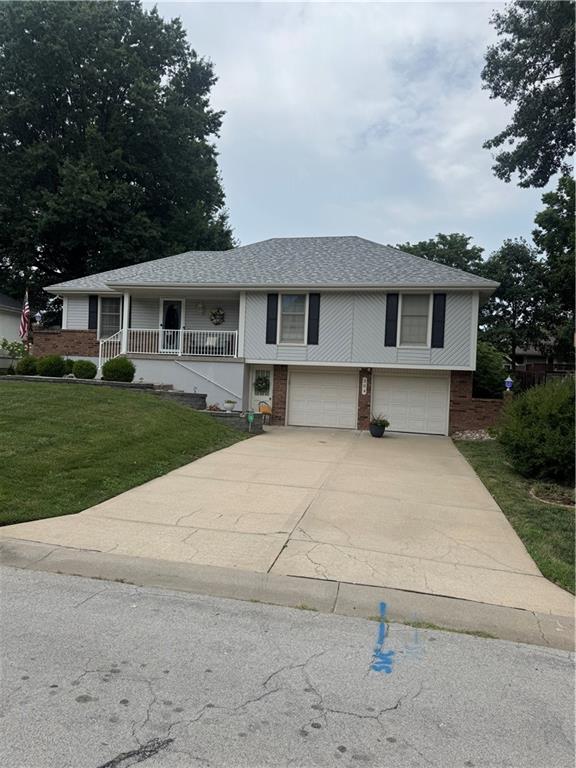 2nd image of 304 Se Colony Dr, Lees Summit, MO 64063 | MLS# 2634647
