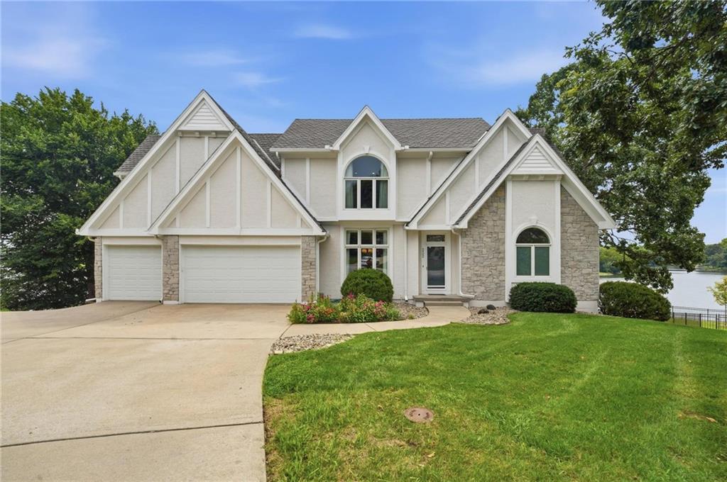 1st image of 332 Ne Warrington Ct, Lees Summit, MO 64064 | MLS# 2634660