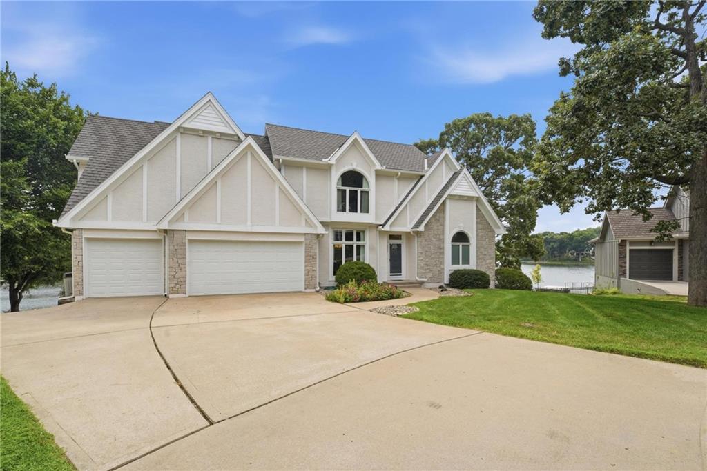 5th image of 332 Ne Warrington Ct, Lees Summit, MO 64064 | MLS# 2634660