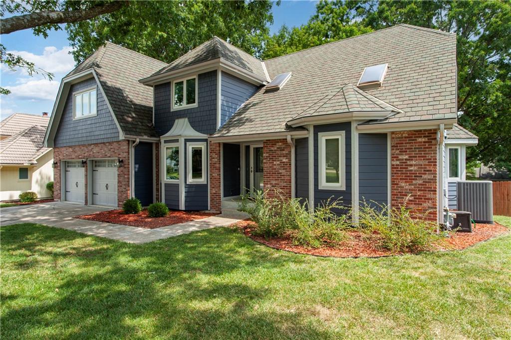 2nd image of 4401 Ne Hoit Dr, Lees Summit, MO 64064 | MLS# 2634681