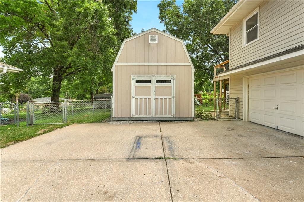36th image of 1425 Western St, Leavenworth, KS 66048 | MLS# 2634685