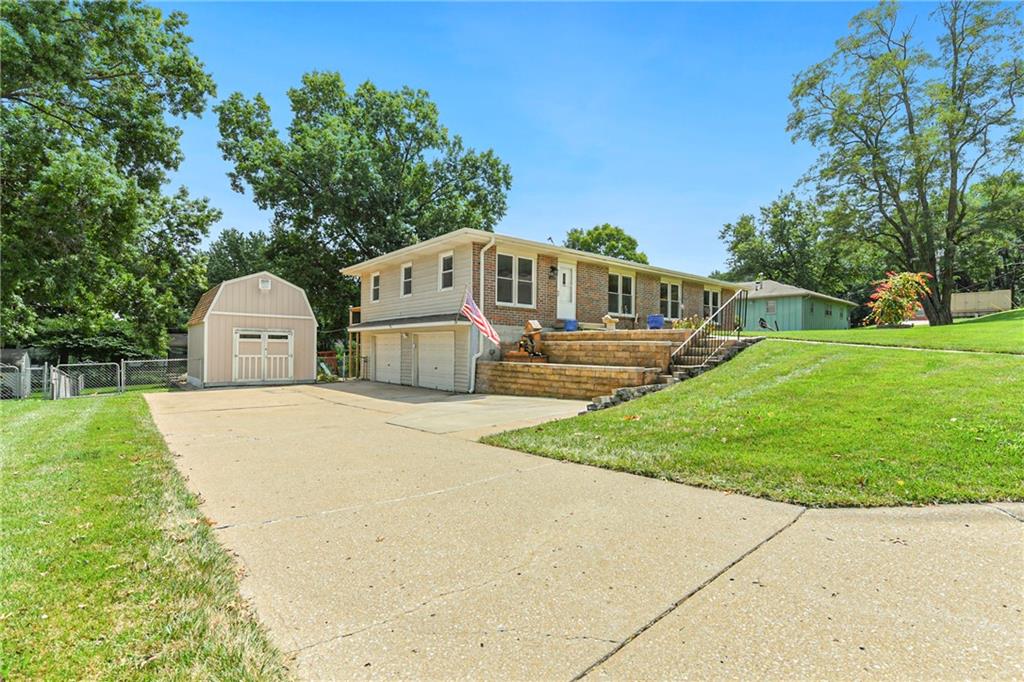 1st image of 1425 Western St, Leavenworth, KS 66048 | MLS# 2634685
