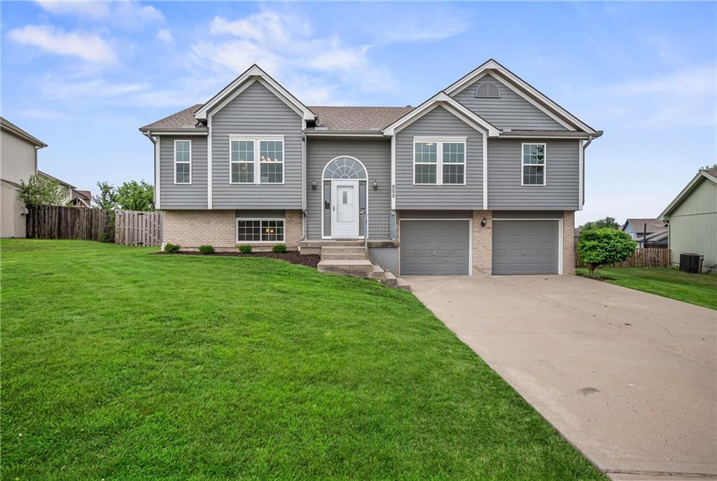 1st image of 905 Nw 112th Ter, Kansas City, MO 64155 | MLS# 2634696