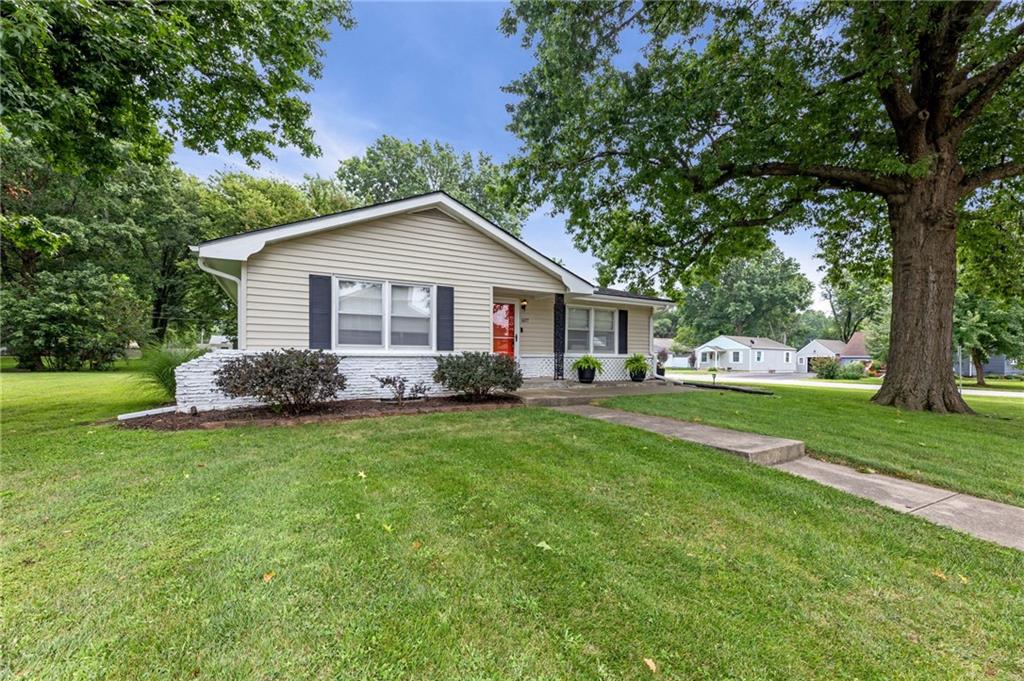 2nd image of 607 S Elm St, Louisburg, KS 66053 | MLS# 2634745