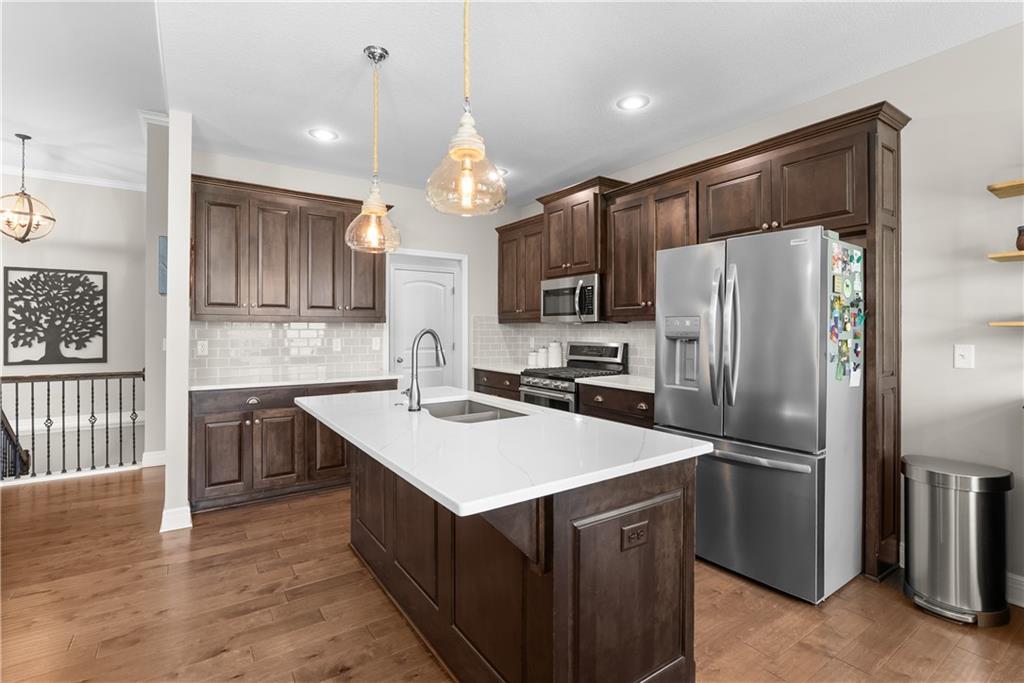 3rd image of 701 Sw Elizabeth St, Blue Springs, MO 64015 | MLS# 2634751