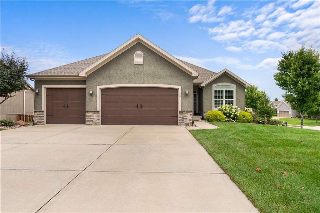 1st image of 701 Sw Elizabeth St, Blue Springs, MO 64015 | MLS# 2634751