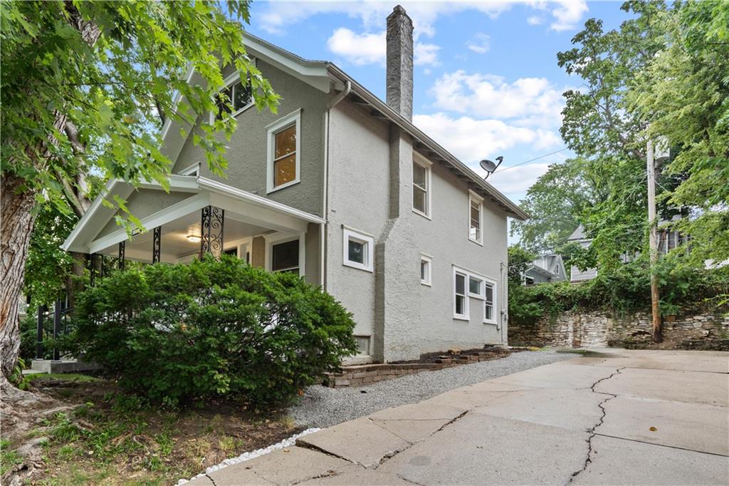 2nd image of 4605 State Line Rd, Kansas City, MO 64112 | MLS# 2634765