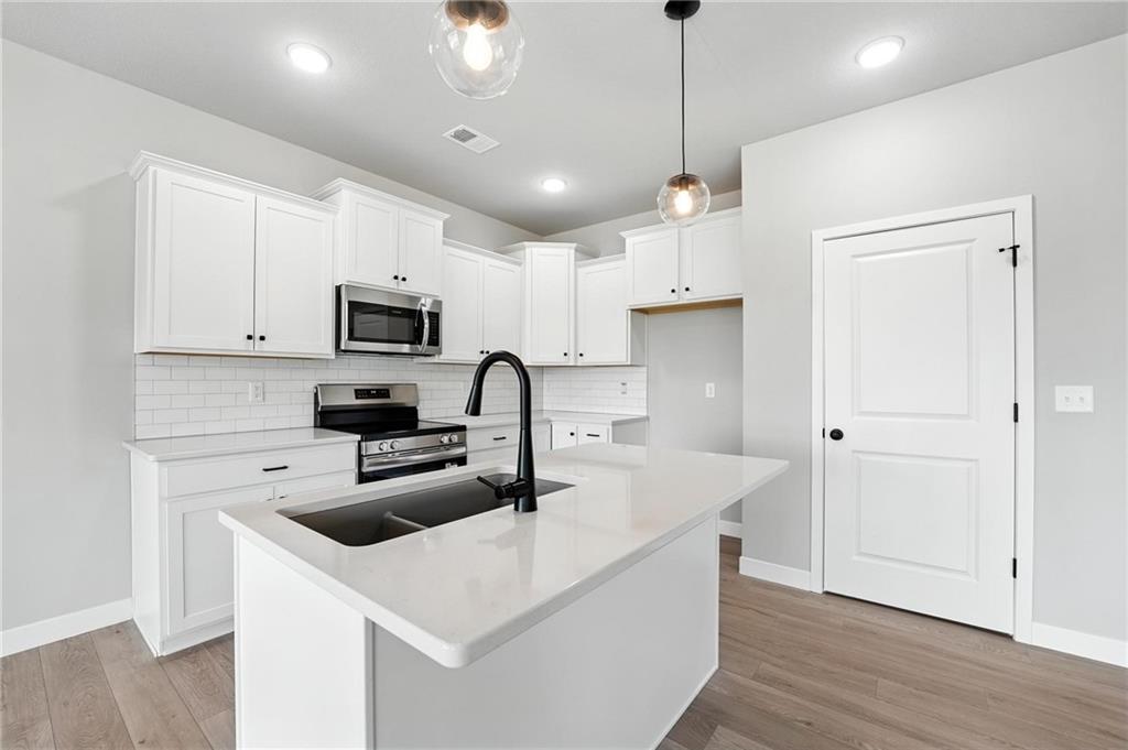 2nd image of 12506 S White Ash Ln, Lee's Summit, MO 64086 | MLS# 2634783