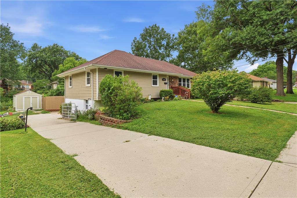 2nd image of 17907 E Redwood Dr, Independence, MO 64056 | MLS# 2634785