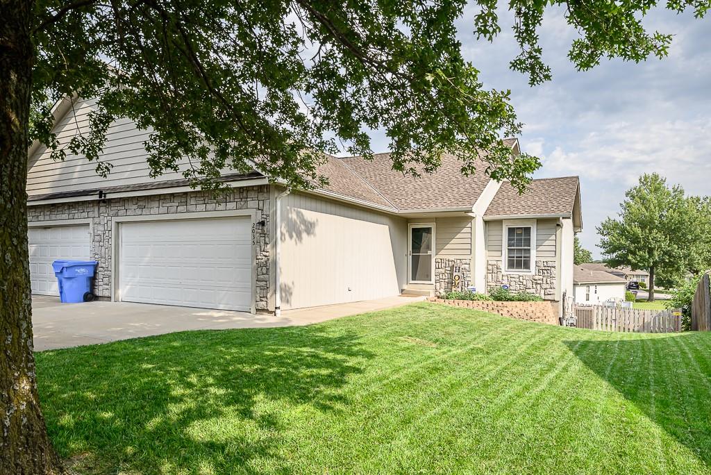 1st image of 2035 Rock Creek Ct, Tonganoxie, KS 66086 | MLS# 2634787