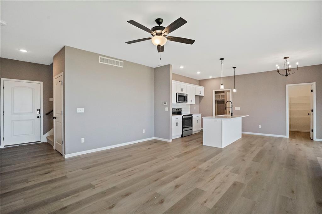3rd image of 12604 S Parkwood Dr, Lee's Summit, MO 64086 | MLS# 2634795