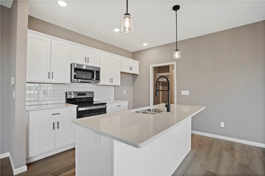 4th image of 12604 S Parkwood Dr, Lee's Summit, MO 64086 | MLS# 2634795