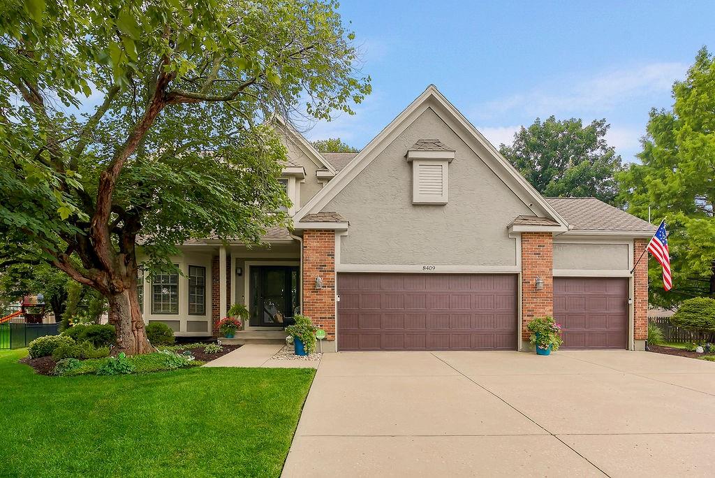 1st image of 8409 W 154th St, Overland Park, KS 66223 | MLS# 2634855