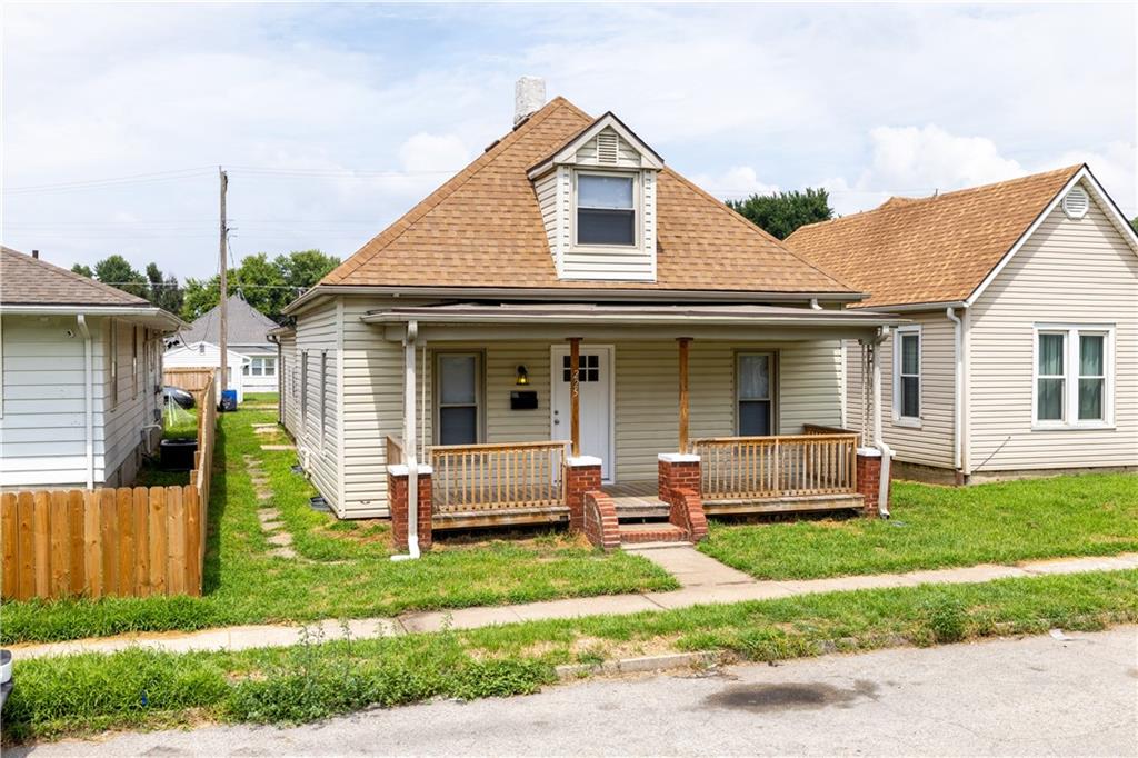 2nd image of 225 W Valley St, Saint Joseph, MO 64504 | MLS# 2634865