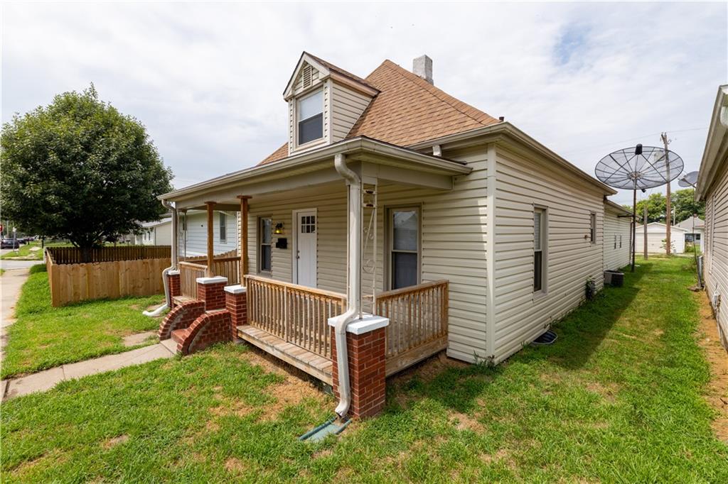 3rd image of 225 W Valley St, Saint Joseph, MO 64504 | MLS# 2634865