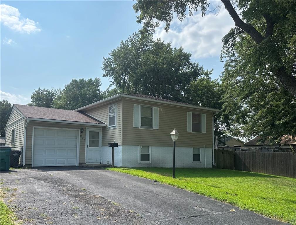 3rd image of 854 N Aztec Dr, Independence, MO 64056 | MLS# 2634888