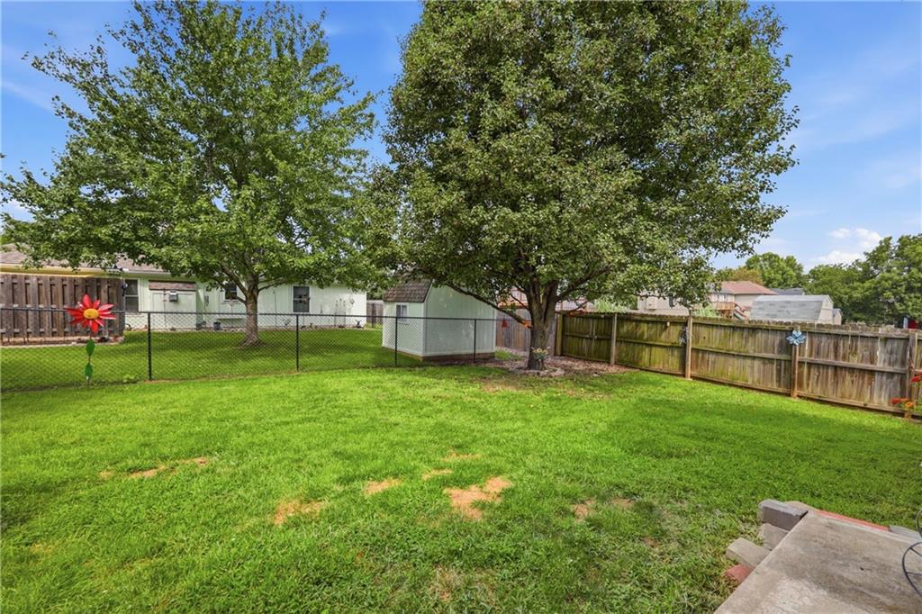 5th image of 846 Sw Country Hill Dr, Grain Valley, MO 64029 | MLS# 2634906