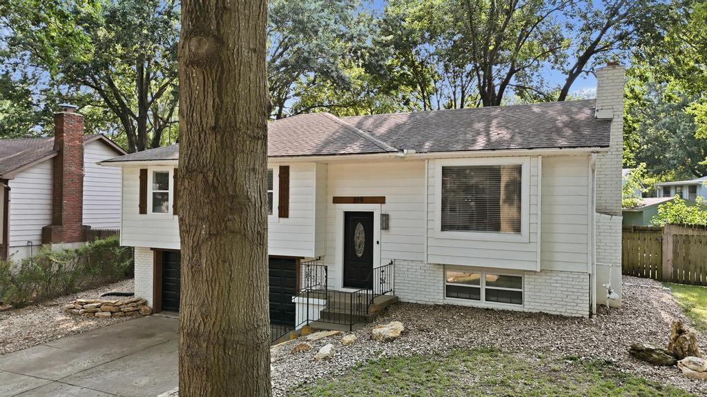 2nd image of 319 N Cleveland Ave, Belton, MO 64012 | MLS# 2634914