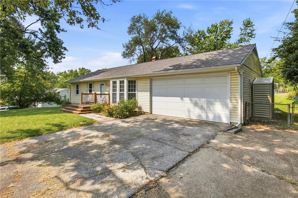 3rd image of 5728 Northern Ave, Raytown, MO 64133 | MLS# 2634919