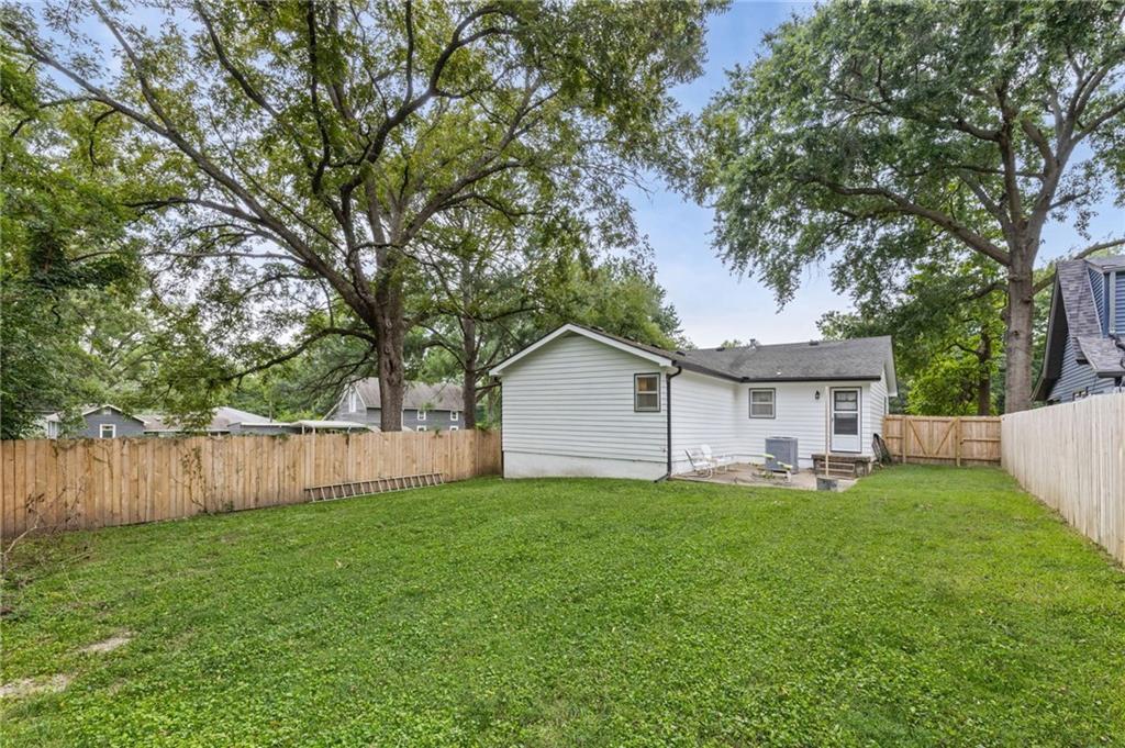 19th image of 2507 Maple Ave, Leavenworth, KS 66048 | MLS# 2634931