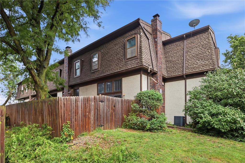 3rd image of 10162 Locust St #8, Kansas City, MO 64131 | MLS# 2634950