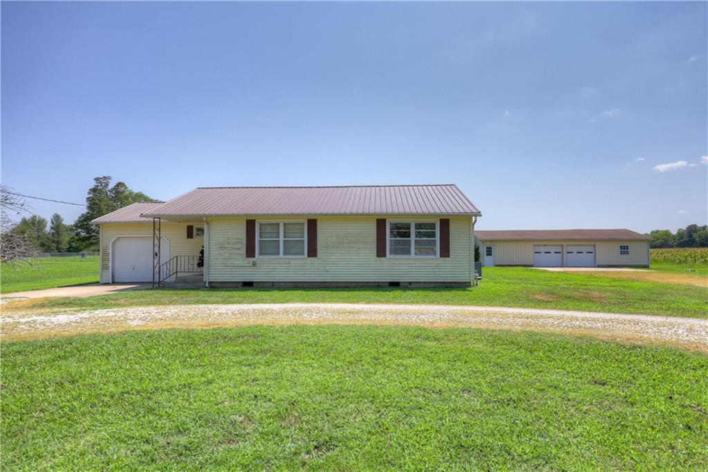 2nd image of 1030 W Country Rd, Columbus, KS 66725 | MLS# 2634999