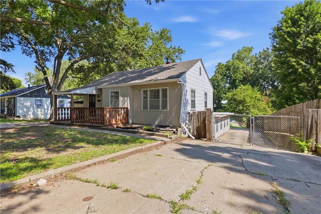 2nd image of 9604 E 67th Ter, Raytown, MO 64133 | MLS# 2635006