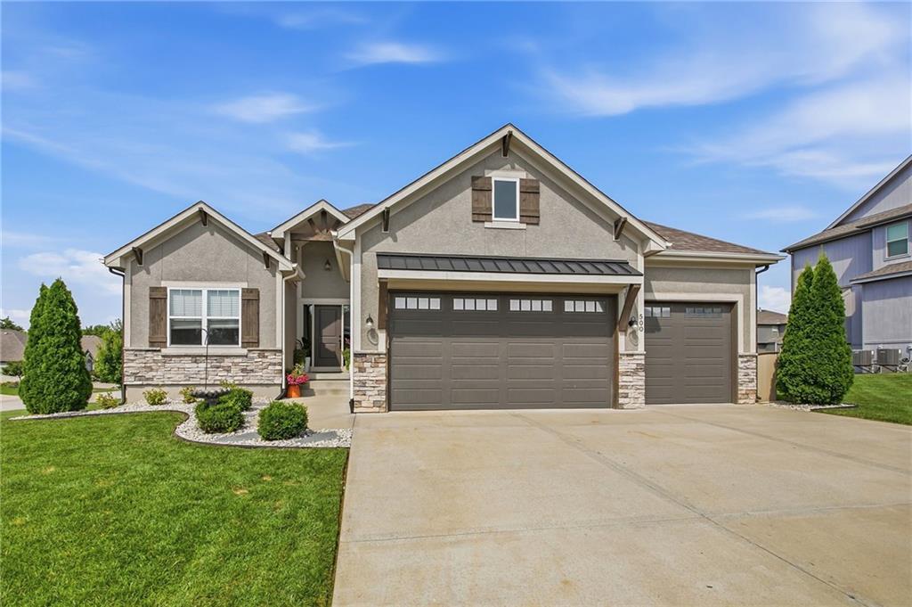 1st image of 500 Ne Hidden View Ln, Lees Summit, MO 64086 | MLS# 2635028