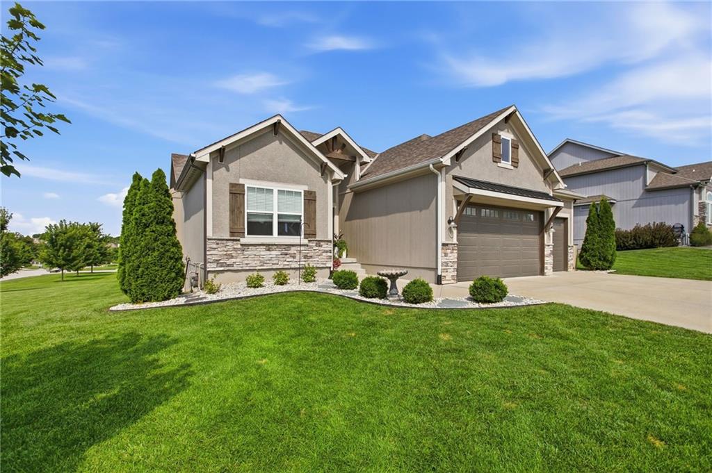 2nd image of 500 Ne Hidden View Ln, Lees Summit, MO 64086 | MLS# 2635028