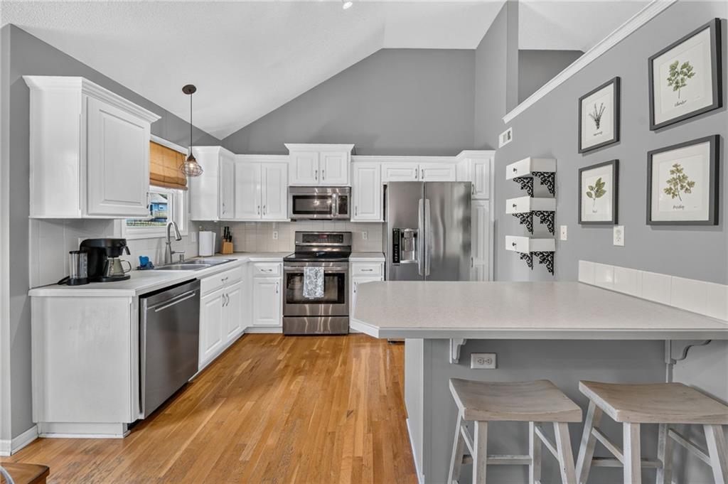 3rd image of 10820 N Smalley Ct, Kansas City, MO 64157 | MLS# 2635029