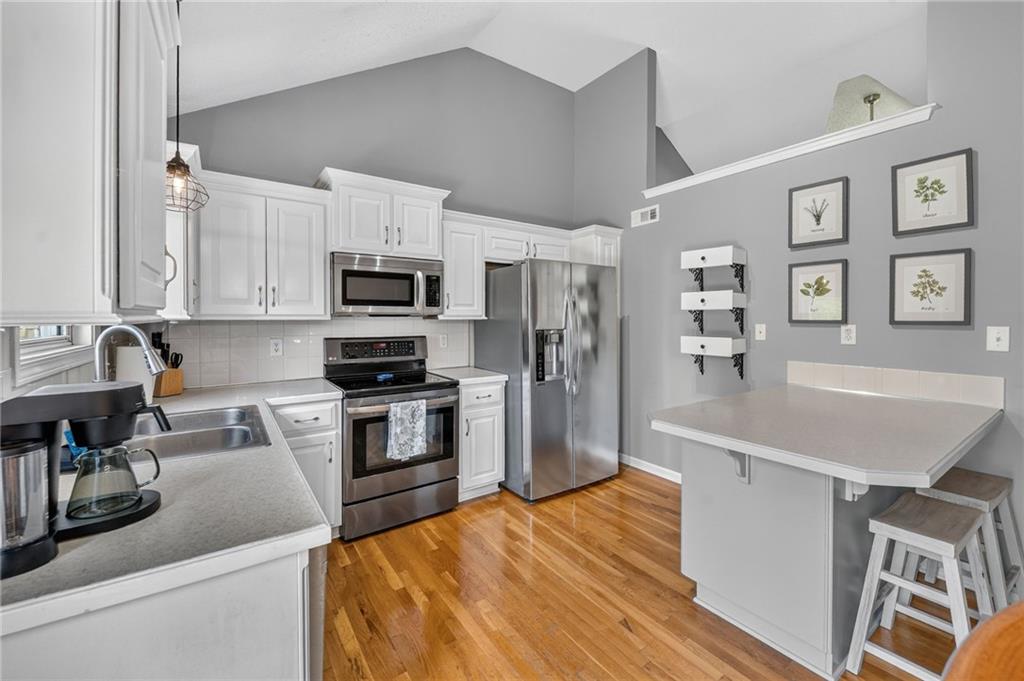 2nd image of 10820 N Smalley Ct, Kansas City, MO 64157 | MLS# 2635029