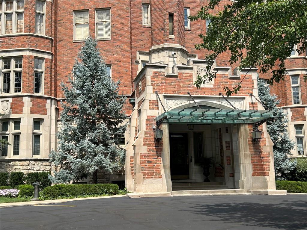 1st image of 5049 Wornall Rd #1-E, Kansas City, MO 64112 | MLS# 2635031