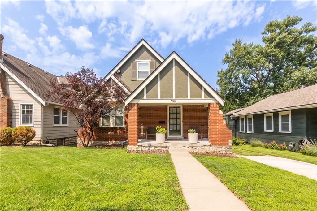 2nd image of 7314 Grand Ave, Kansas City, MO 64114 | MLS# 2635042