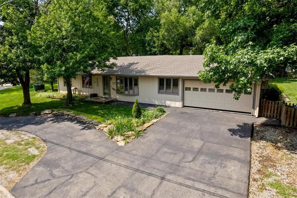 2nd image of 7200 W 83rd St, Overland Park, KS 66204 | MLS# 2635048